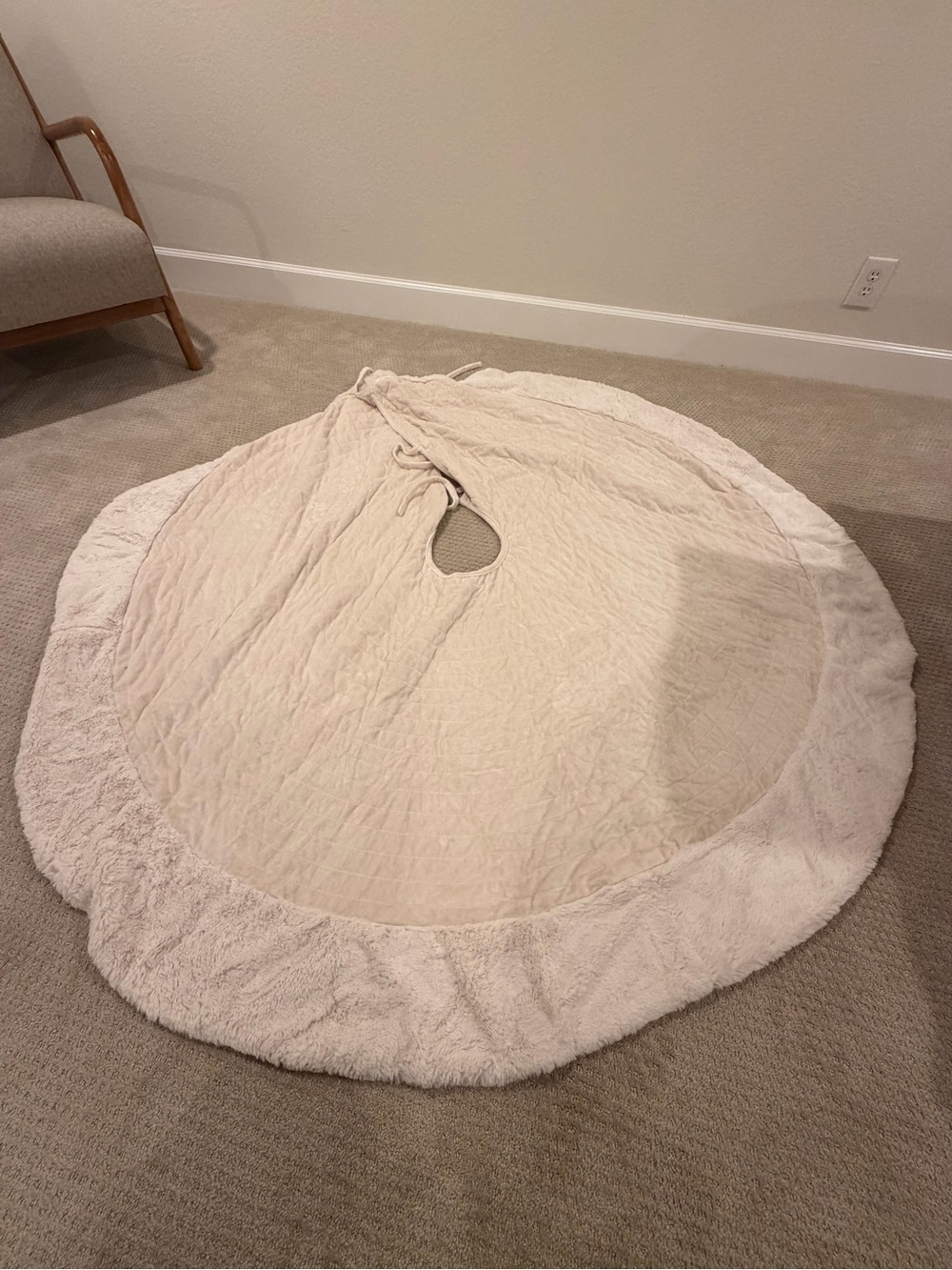 Plush Cream Round Tree Skirt with Quilted Center